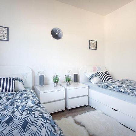 Luxury Apartment Sofia -Free Beach Parking Makarska Exterior photo
