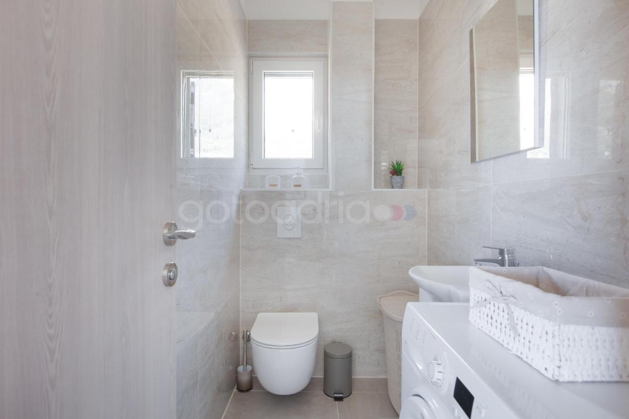 Luxury Apartment Sofia -Free Beach Parking Makarska Exterior photo