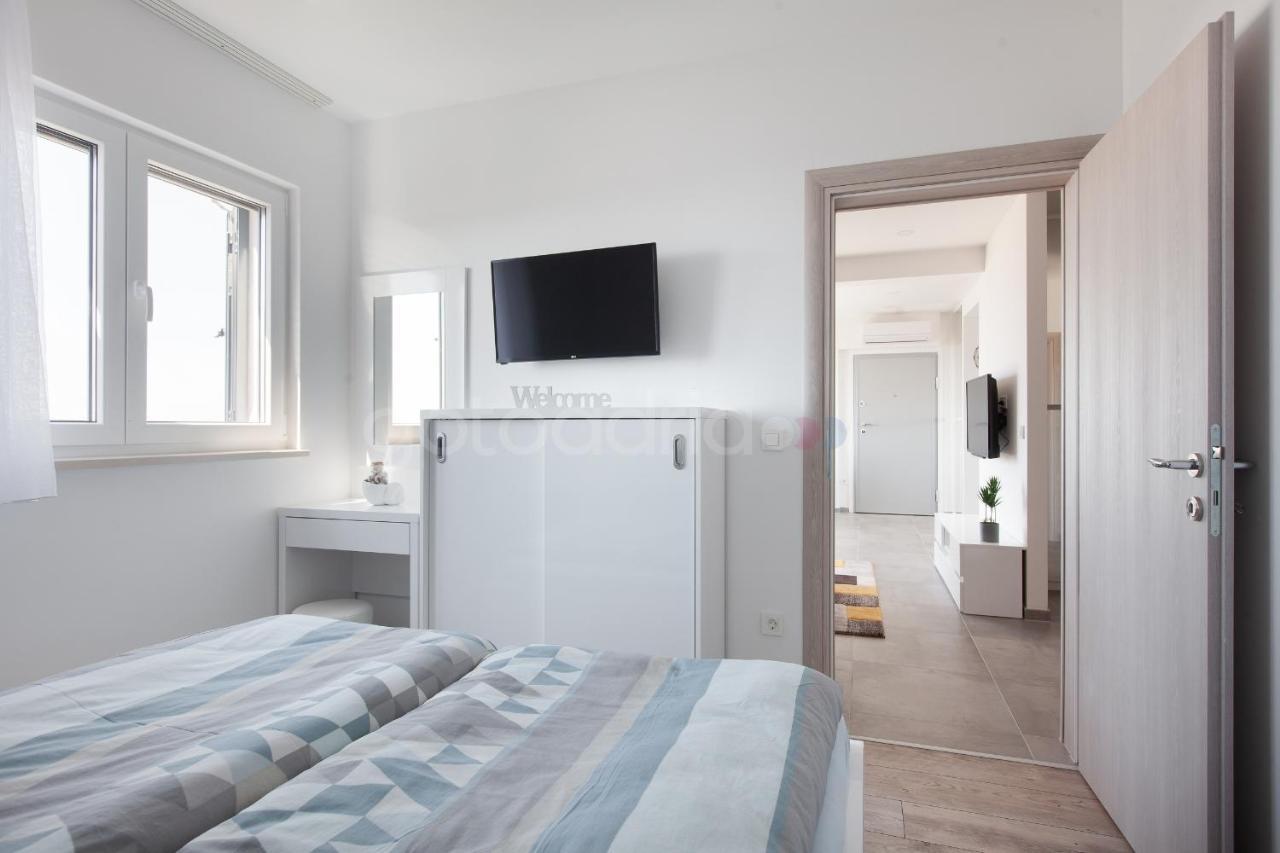 Luxury Apartment Sofia -Free Beach Parking Makarska Exterior photo